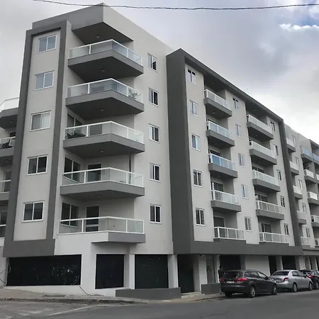 Bright 1Br, Desks & Monitors, Nomad Friendly Apartment *