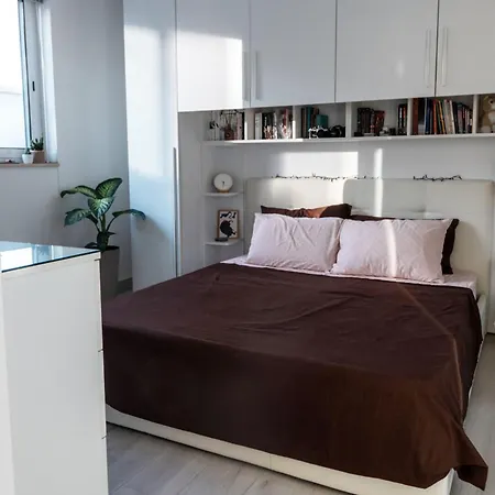Bright 1Br, Desks & Monitors, Nomad Friendly Apartment Pietà