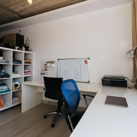 Apartment Bright 1Br, Desks & Monitors, Nomad Friendly Pietà