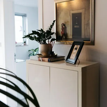 Apartment Bright 1Br, Desks & Monitors, Nomad Friendly Pietà