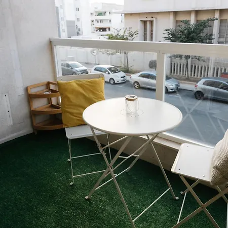 Bright 1Br, Desks & Monitors, Nomad Friendly Apartment Pietà